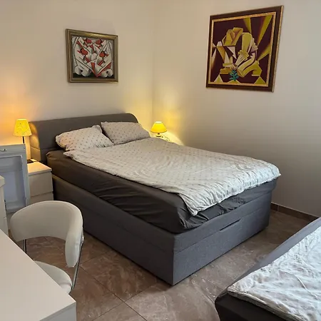 Δωμάτια σε οικογενειακή κατοικία Free Park&bikes *